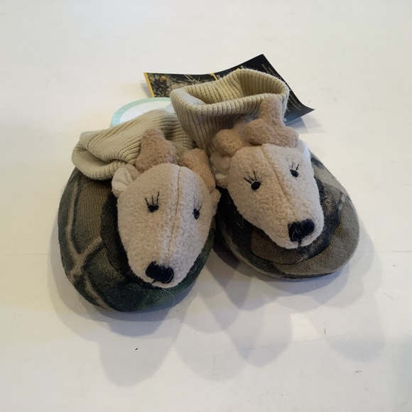 RealTree Hardwoods Baby Booties 3-D Deer Heads Size 0-3 Months Ankle Cuff NEW - Picture 1 of 12